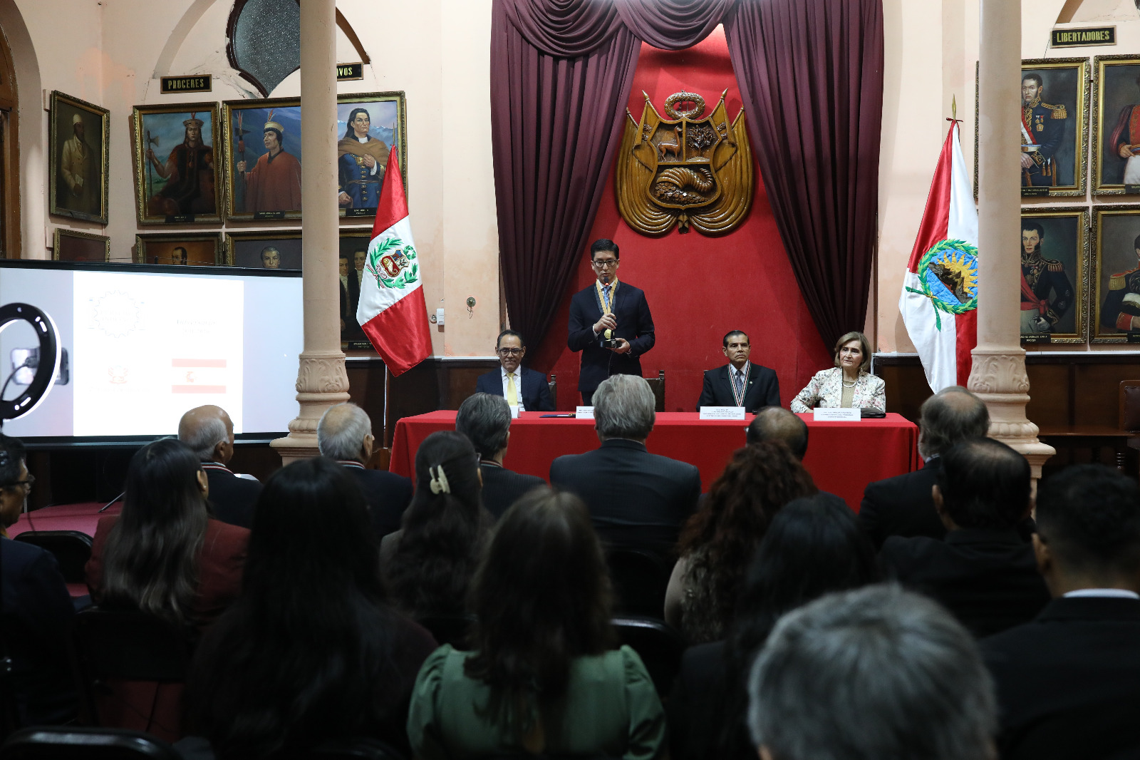 Expositor en la apertura