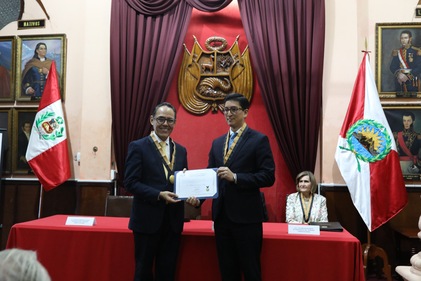 Entrega de diploma de condecoración