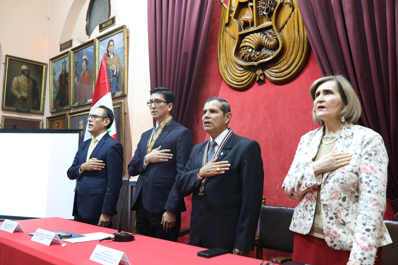 Himno Nacional – mesa directiva
